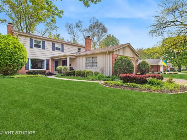 431 W Hawthorne Ct, Lake Bluff, IL 60044