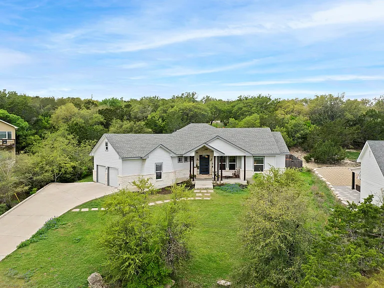 706 Stow Dr — Photo 3