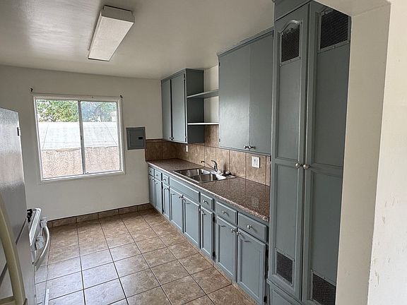 5th image of 1351 E Vernon Ave APT 6