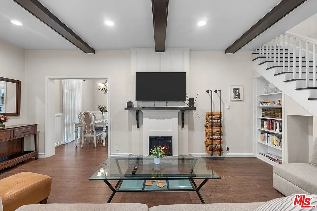 2 bed, 1.5 bath, 1200 sqft, $3,995 — Photo 4