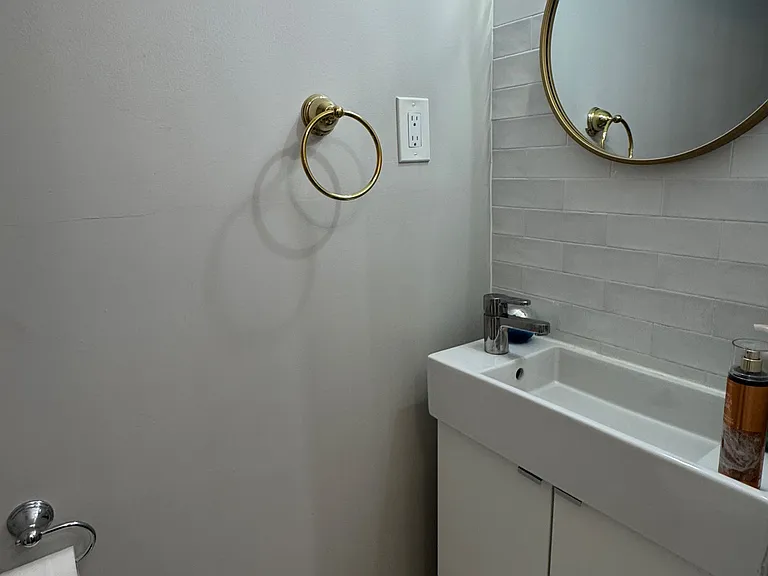 230 Clarke Rd #6 — Photo 19
