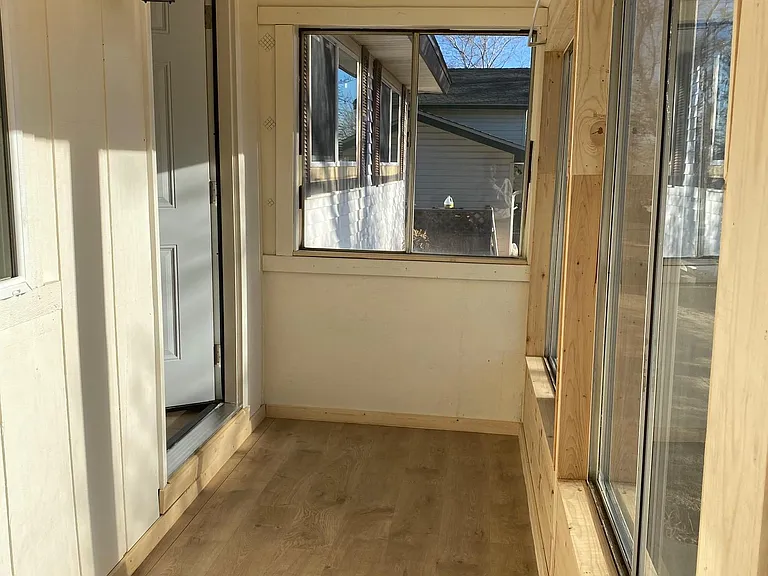 3270 Heights Dr — Photo 2