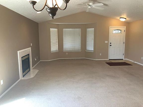 4th image of 3913 NE 39th St