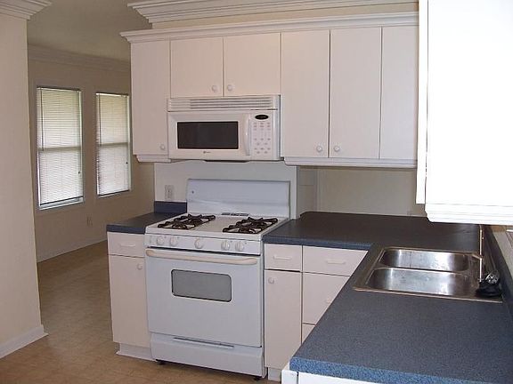 2nd image of 215 Kashmuir Pl