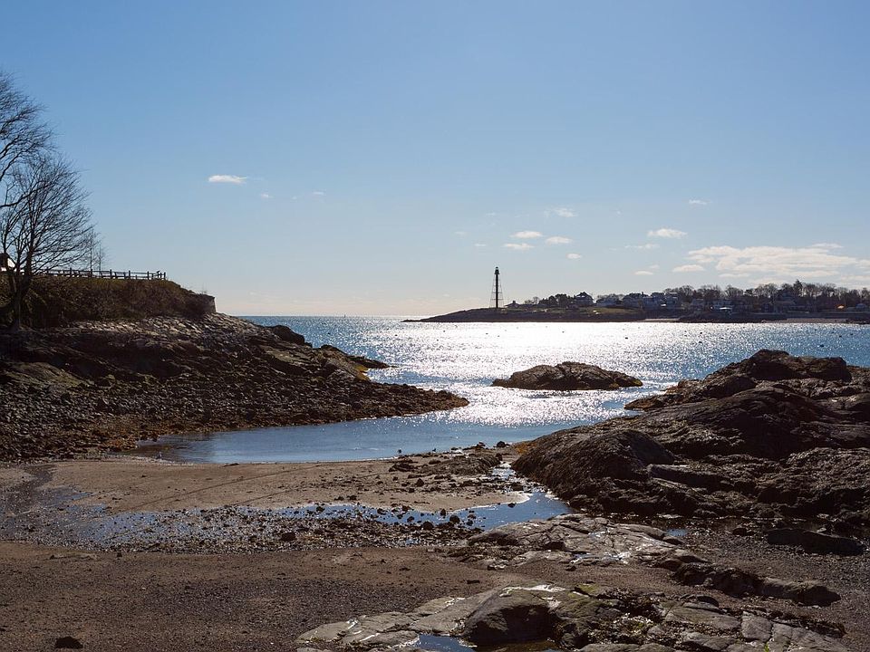 Children's Beach - across the street