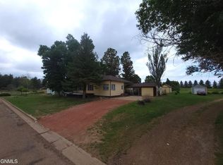 305 2nd Ave W, REGENT, ND 58650