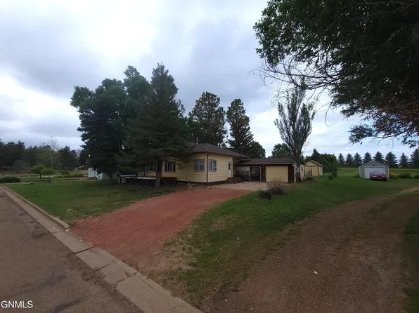 305 2nd Ave W, Regent, ND 58650