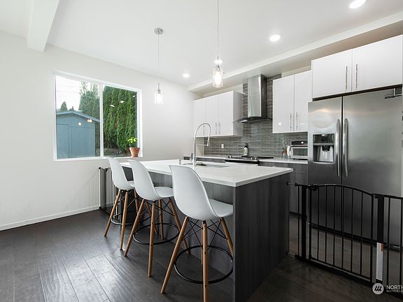 3rd image of 2242 E Fairbanks Street