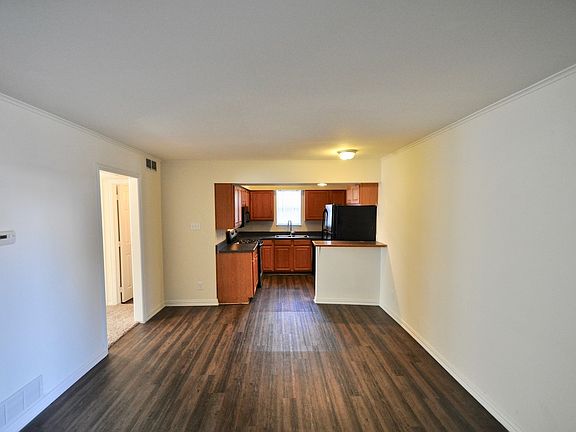 2nd image of 1728 N Fitzhugh Ave APT 207