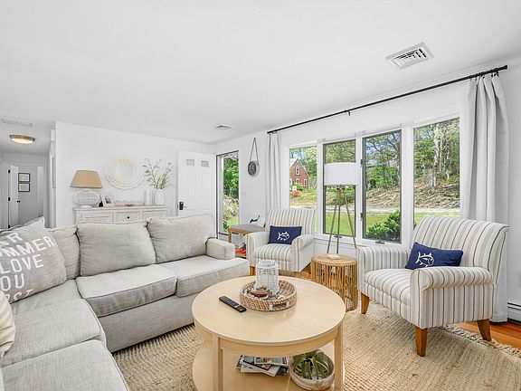 3rd image of 30 Forsythia Drive