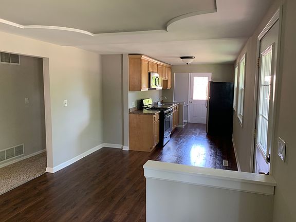 3rd image of 740 Jackson Ave