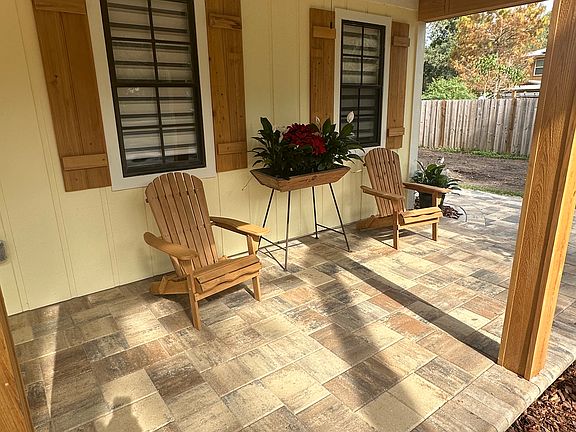 3rd image of 2801 Holiday Woods Dr