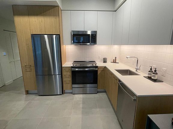 4th image of 416 NW 33rd St #S1