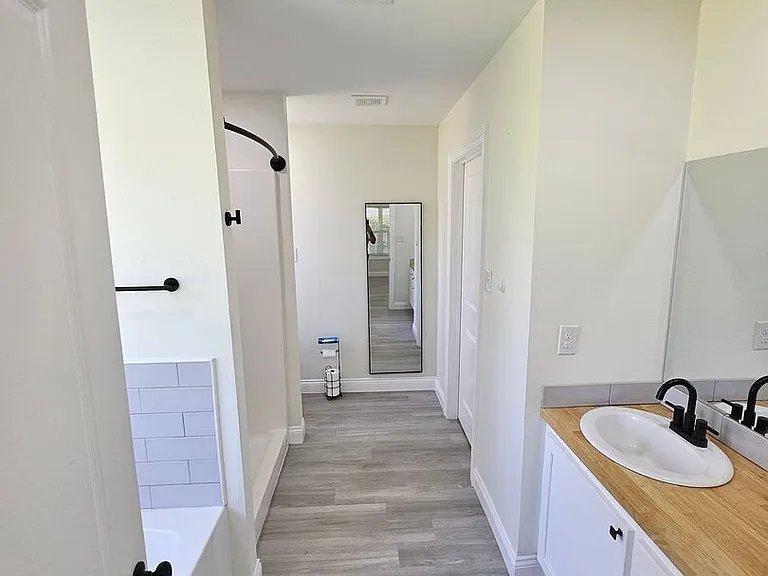 1006 S 9th St — Photo 11