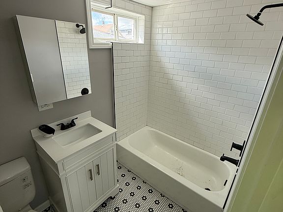 4th image of 416 24th Ave APT 1
