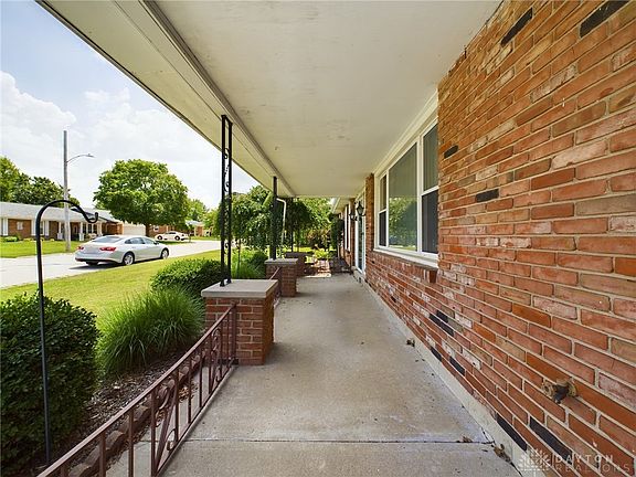 4th image of 1386 Hillside Dr