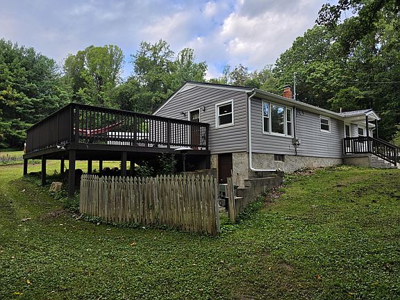 4th image of 233 Masons Knob Rd