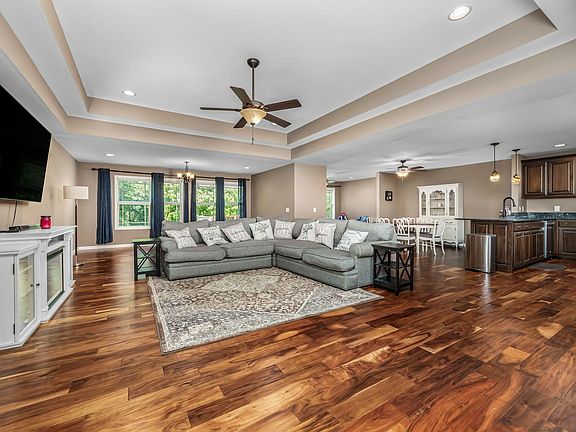 3rd image of 102 Wisteria Cir