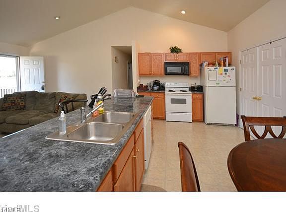 4th image of 405 1st St
