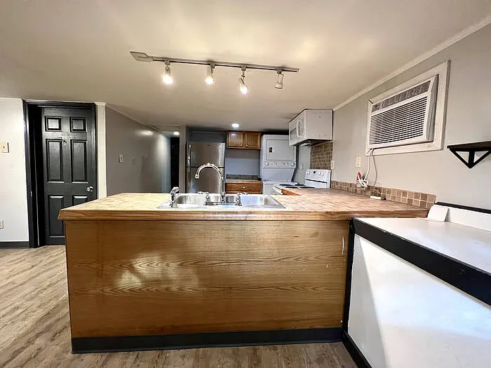 319 Howard St — Photo 52