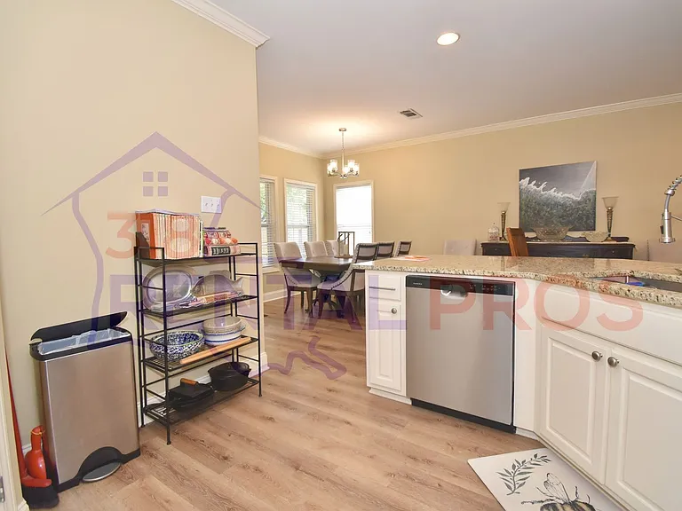 1119 Lisa Ln — Photo 9