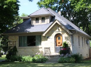 2243 N 118th St, Wauwatosa, WI 53226