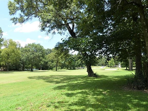 The house is located on the 9th hole of Biloxi course.
