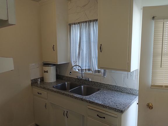 5th image of 313 Sinclair Ave #A