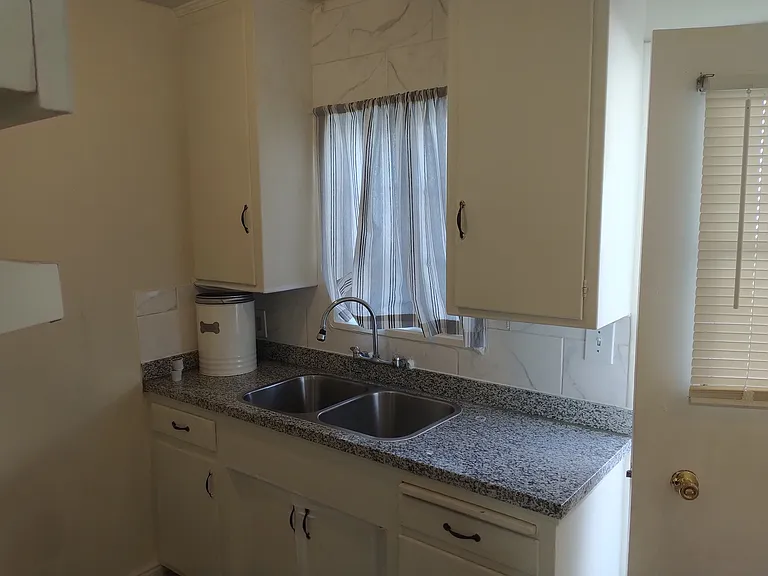 313 Sinclair Ave #A — Photo 5