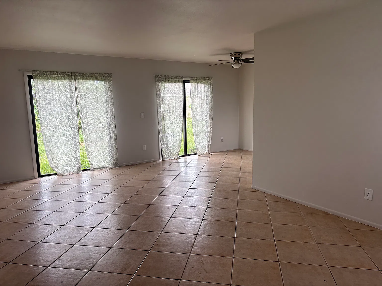 2 bed, 904 sqft, $1,695 — Photo 2