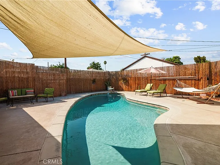 7819 Whitsett Ave N — Photo 28