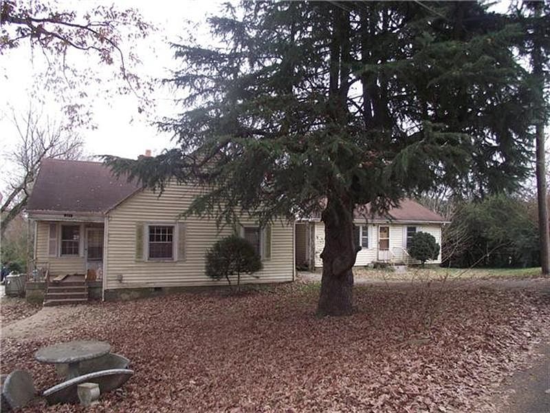 1st image of 221 Flora Cir