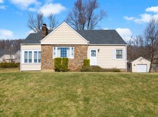 4 Hemlock Cir, Warren, NJ 07059