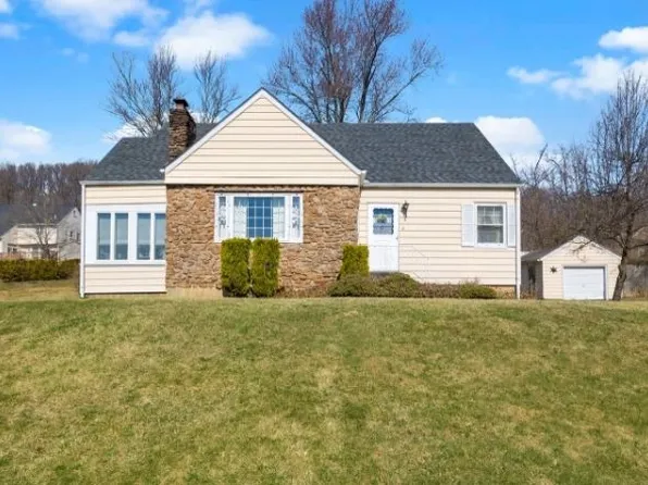 4 Hemlock Cir, Warren, NJ 07059