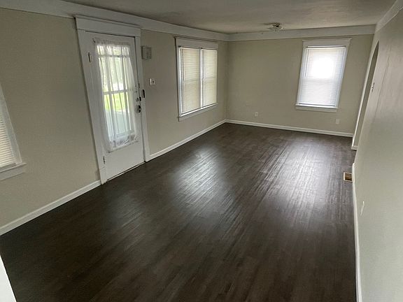 3rd image of 3044 W Tennyson Ave