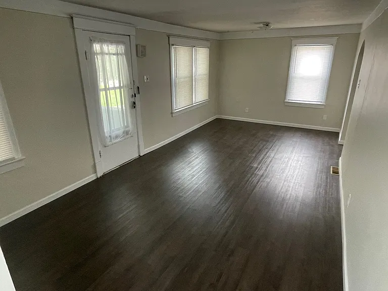 3044 W Tennyson Ave — Photo 3