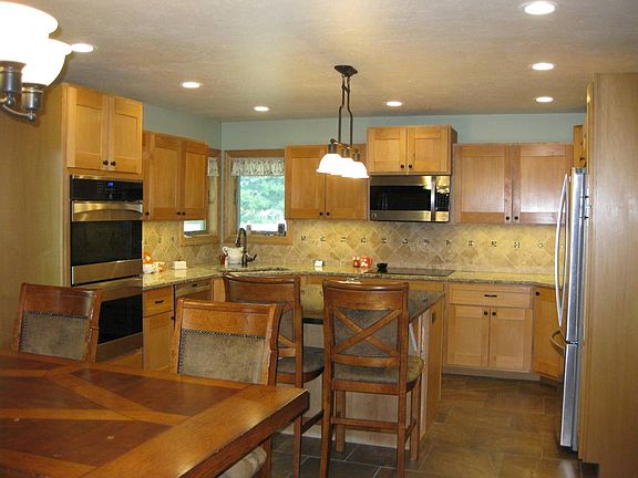 4th image of 1725 Jules Way