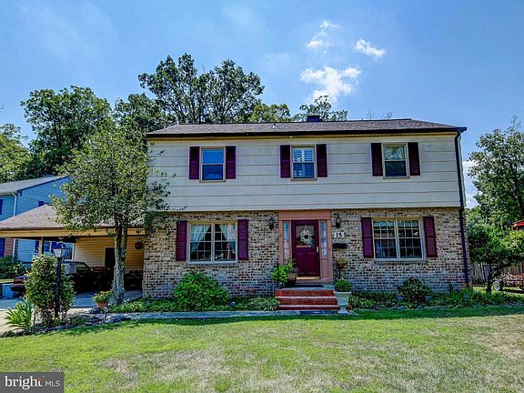 2nd image of 15 Sparrow Hill Ct