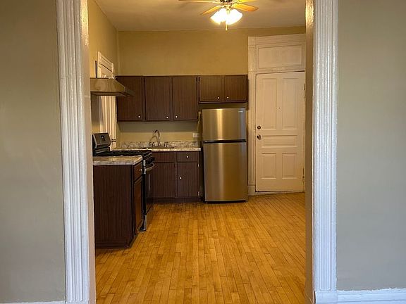 4th image of 862 N Hermitage Ave #1R