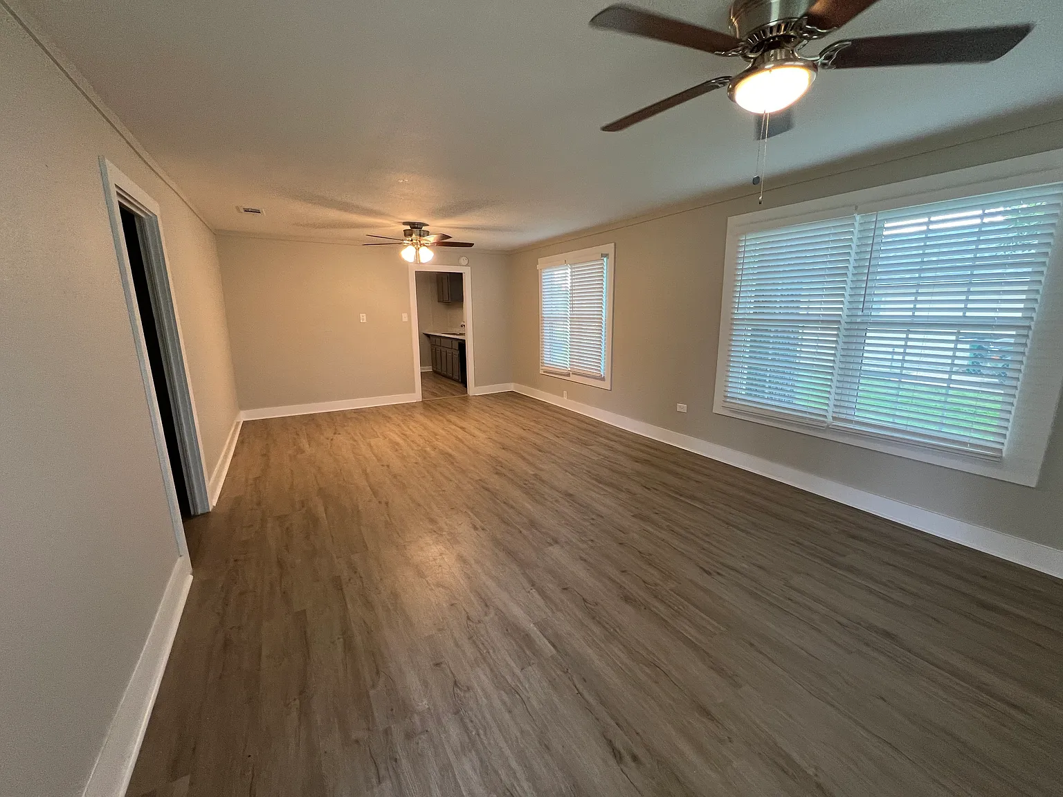 2 bed, 1000 sqft, $1,375 — Photo 4