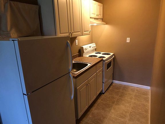 4th image of 108 N Manhattan Ave
