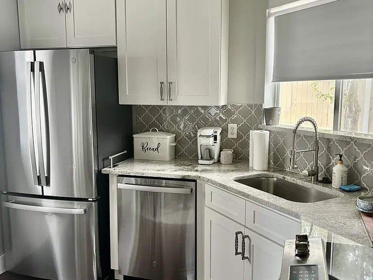 Parkwood Dr — Photo 2
