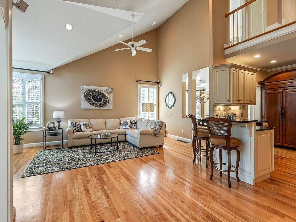 1st image of 1 Carriage Hill Cir #1