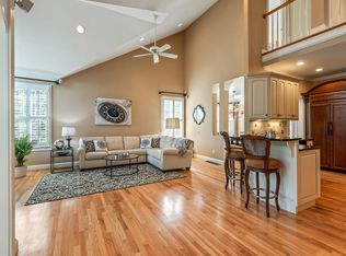 1 Carriage Hill Cir #1, Southborough, MA 01772