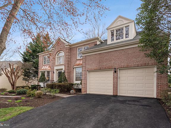 2nd image of 8002 Hedgewood Ct