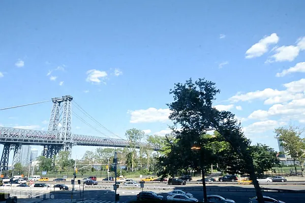 Sold by Mdrn Residential | media 23