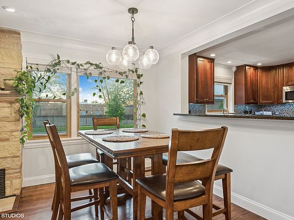 4th image of 9559 Kilpatrick Ave