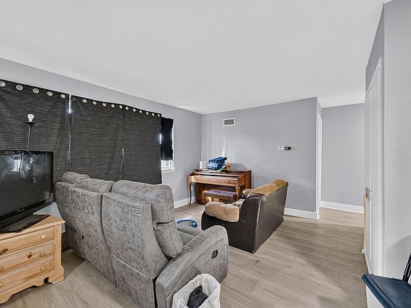 5th image of 1207 N Spruce Ave