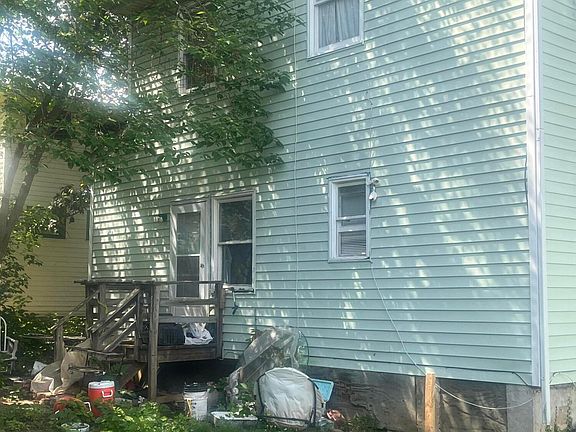 3rd image of 406 Mountain Ave SW