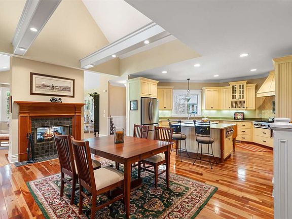 3rd image of 840 Fairways Dr #1